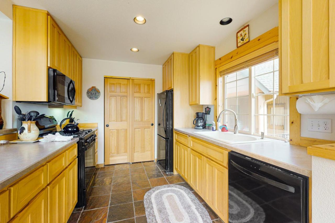 Cinnamon Teal Chalet Redmond Exterior photo